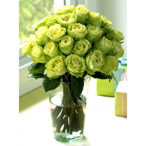 Crown Majesty - 24 Stems In Vase