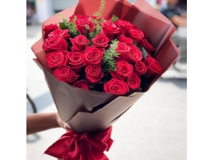 12 Red Roses Bouquet
