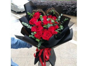 12 Red Roses Bouquet