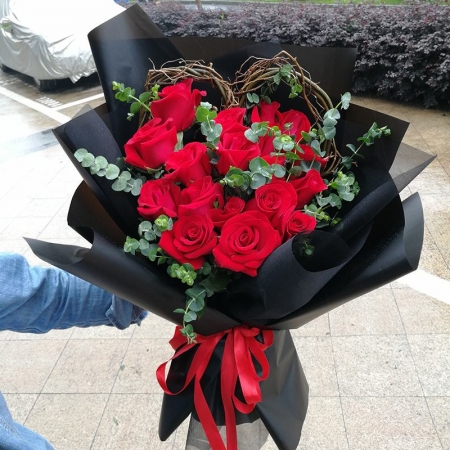 12 Red Roses Bouquet