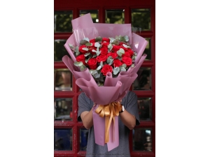 12 Red Roses Bouquet
