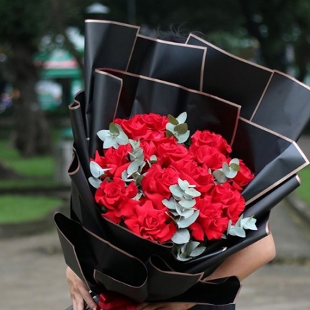 12 Red Roses Bouquet