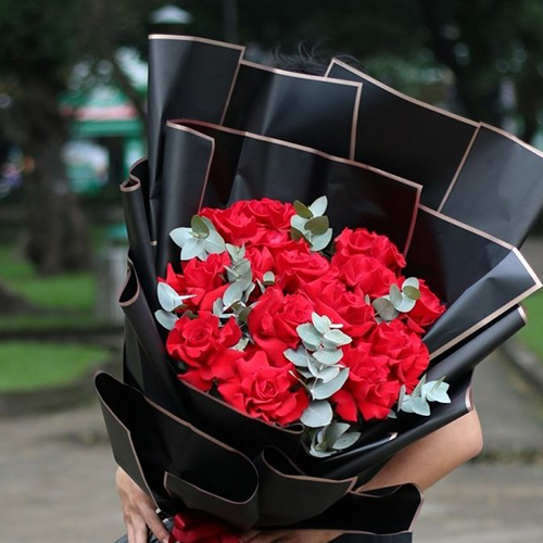 12 Red Roses Bouquet